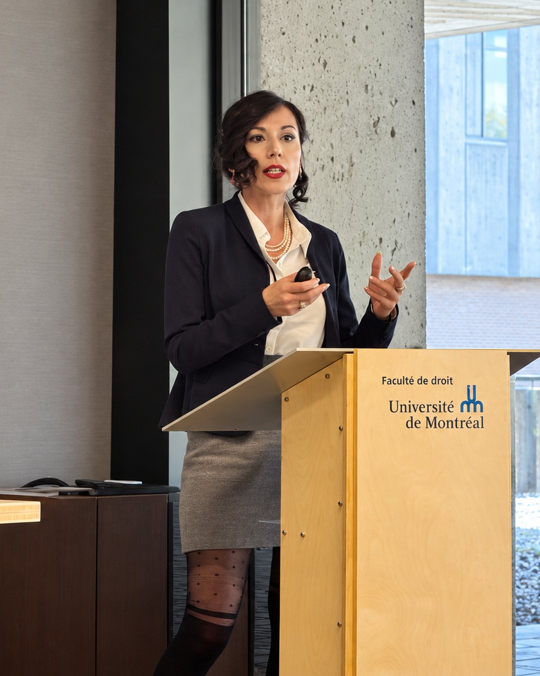 Me Kelci donne une conférence à la Faculté de droit de l'Université de Montréal.